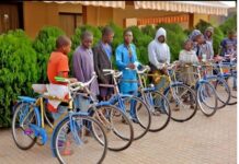 Des vélos remis aux élèves du lycée moderne de Dabakala